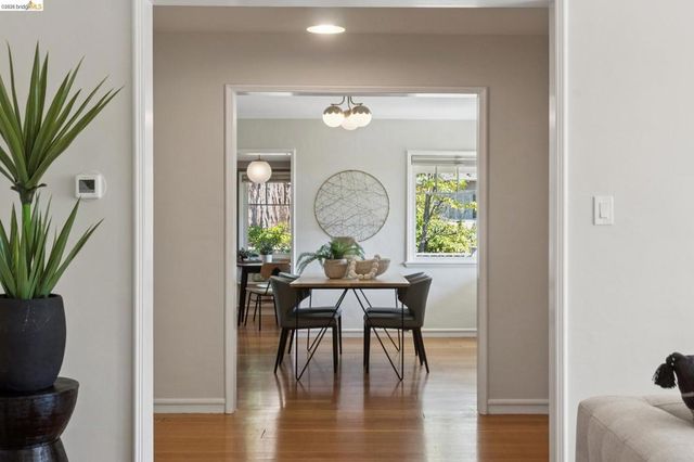 5430 Proctor Ave, Oakland, CA 94618