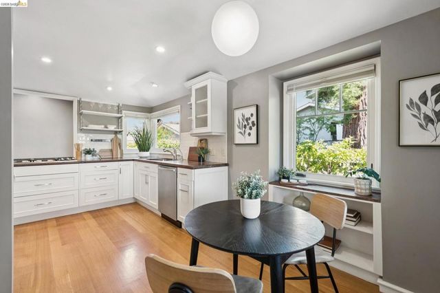5430 Proctor Ave, Oakland, CA 94618
