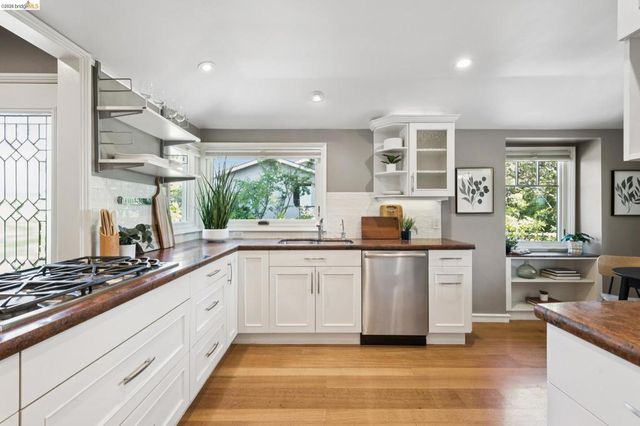5430 Proctor Ave, Oakland, CA 94618