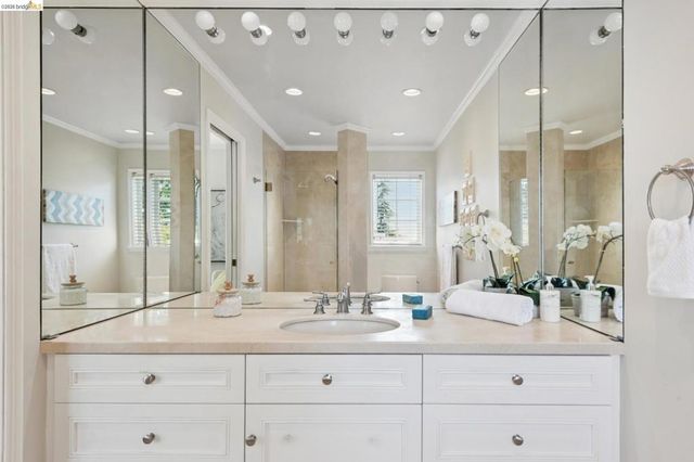 5430 Proctor Ave, Oakland, CA 94618