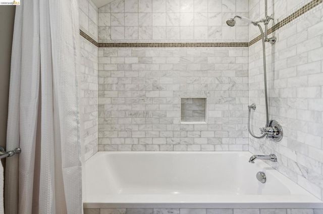 5430 Proctor Ave, Oakland, CA 94618