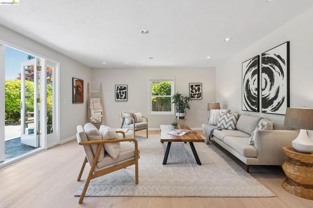5430 Proctor Ave, Oakland, CA 94618