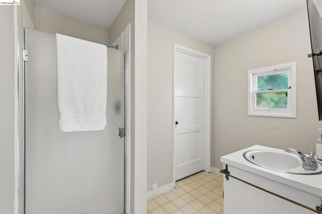 5430 Proctor Ave, Oakland, CA 94618