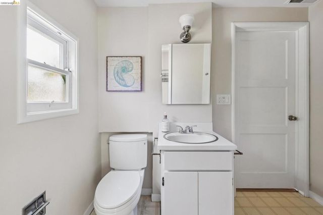 5430 Proctor Ave, Oakland, CA 94618