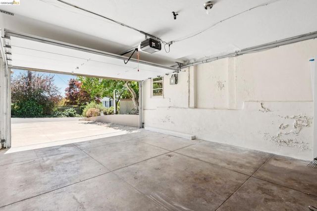5430 Proctor Ave, Oakland, CA 94618