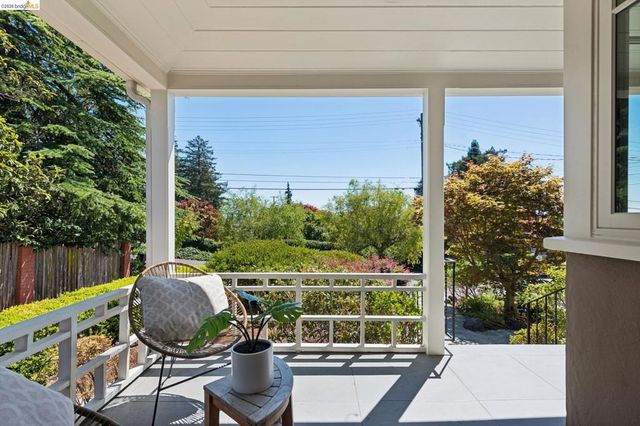 5430 Proctor Ave, Oakland, CA 94618