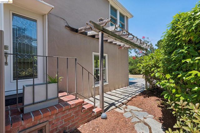 5430 Proctor Ave, Oakland, CA 94618