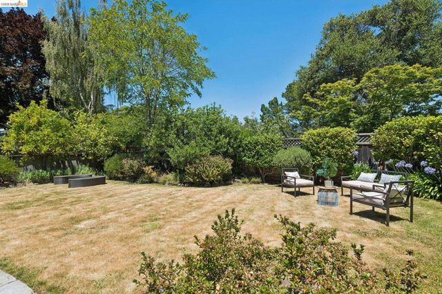 5430 Proctor Ave, Oakland, CA 94618