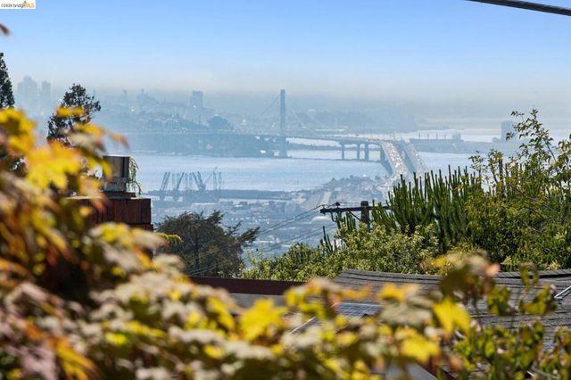 5430 Proctor Ave, Oakland, CA 94618