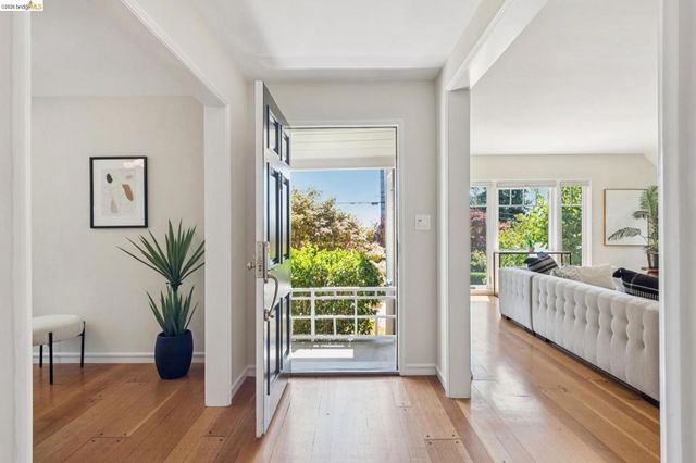 5430 Proctor Ave, Oakland, CA 94618