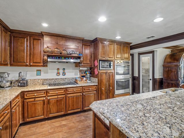 16998 Rio Plaza Road, Madera, CA 93636