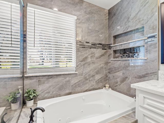 16998 Rio Plaza Road, Madera, CA 93636