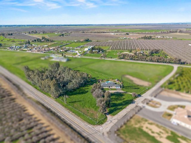 16998 Rio Plaza Road, Madera, CA 93636