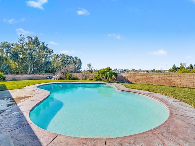 16998 Rio Plaza Road, Madera, CA 93636
