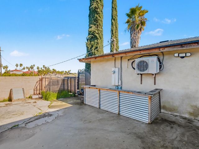 16998 Rio Plaza Road, Madera, CA 93636