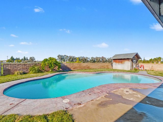 16998 Rio Plaza Road, Madera, CA 93636