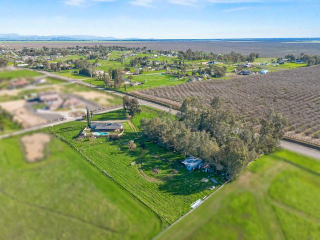 16998 Rio Plaza Road, Madera, CA 93636