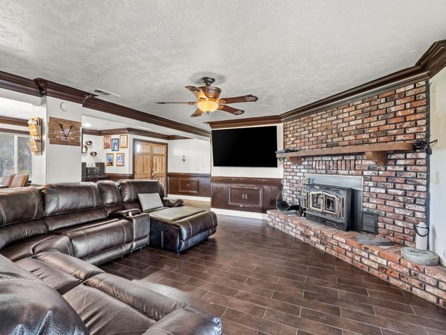 16998 Rio Plaza Road, Madera, CA 93636