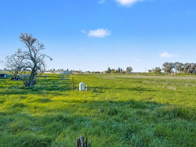 16998 Rio Plaza Road, Madera, CA 93636