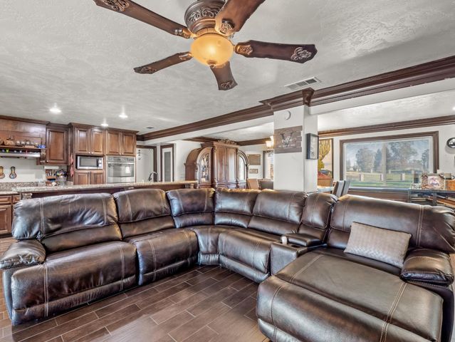 16998 Rio Plaza Road, Madera, CA 93636