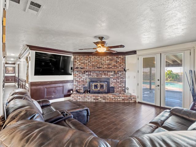 16998 Rio Plaza Road, Madera, CA 93636