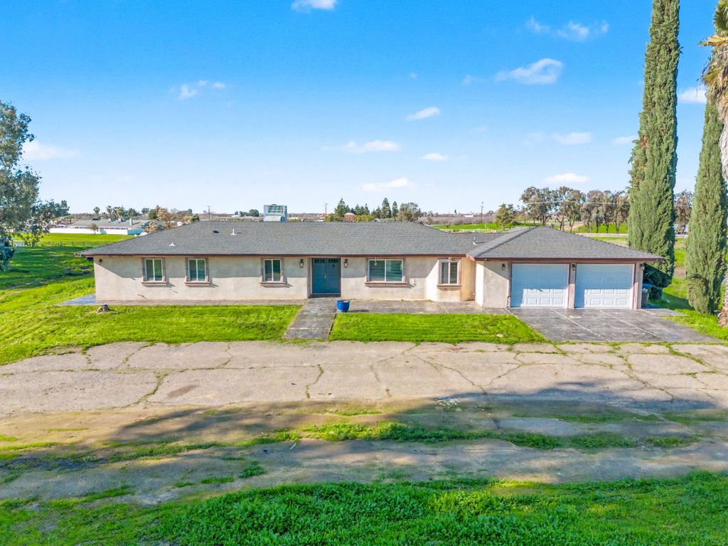 16998 Rio Plaza Road, Madera, CA 93636
