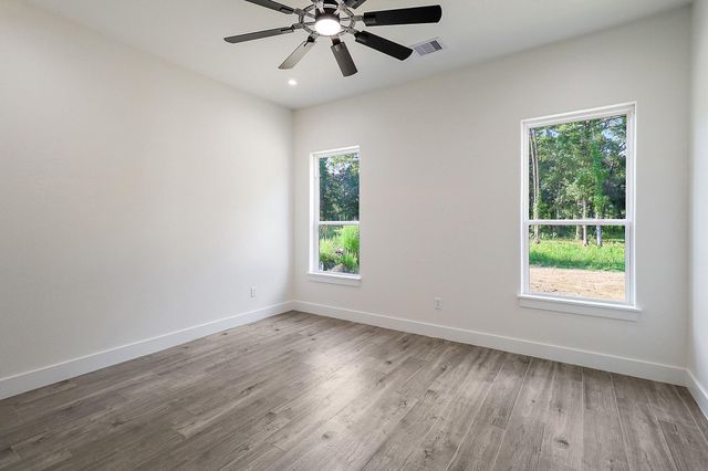 49 Road 662, Dayton, TX 77535