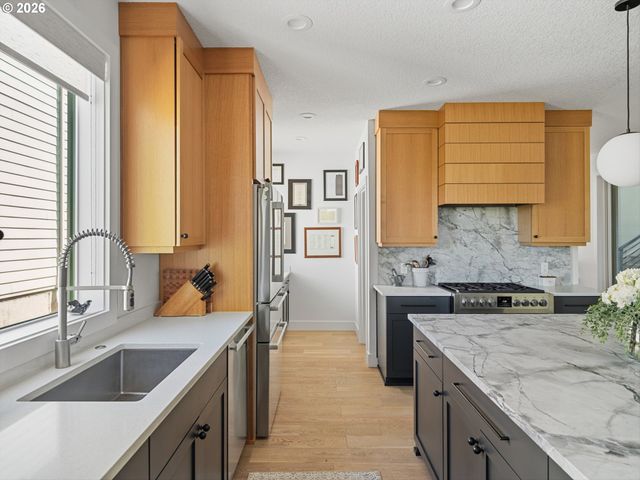 1547 PINE St, Lake Oswego, OR 97034