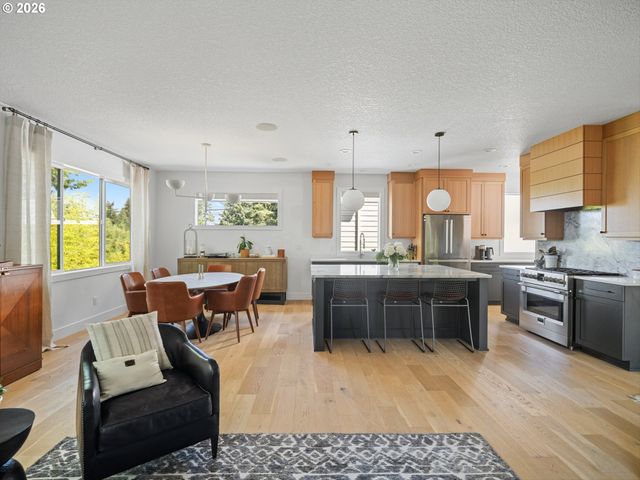 1547 PINE St, Lake Oswego, OR 97034