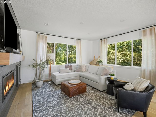 1547 PINE St, Lake Oswego, OR 97034