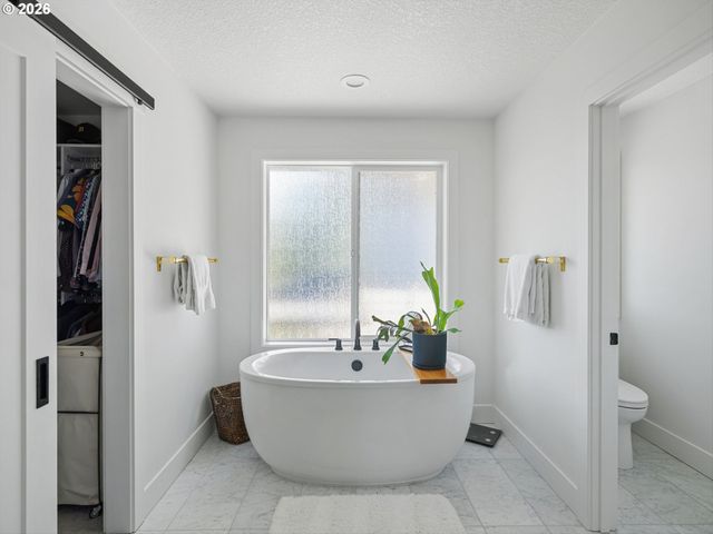 1547 PINE St, Lake Oswego, OR 97034