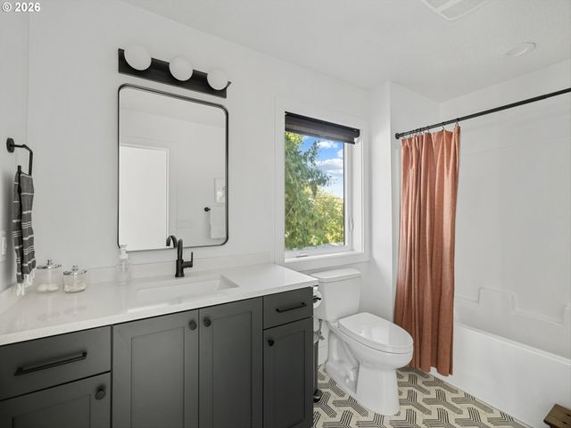 1547 PINE St, Lake Oswego, OR 97034
