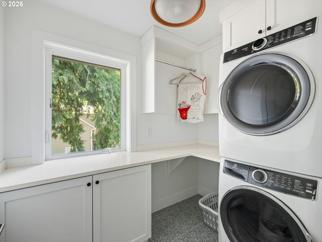 1547 PINE St, Lake Oswego, OR 97034