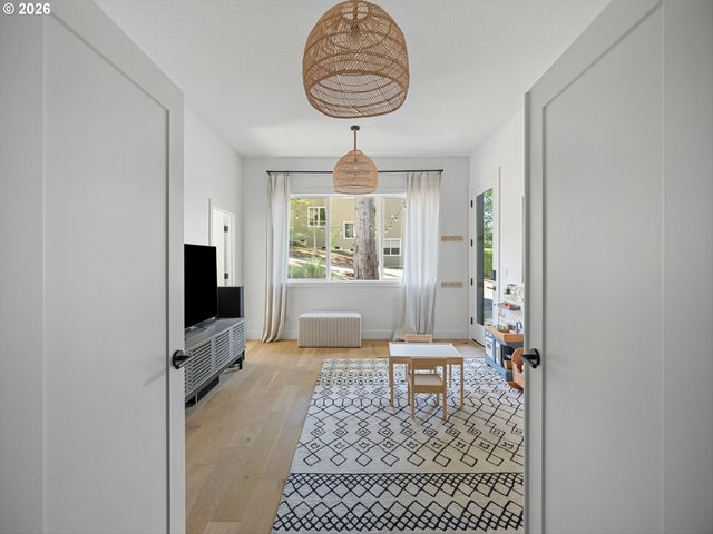 1547 PINE St, Lake Oswego, OR 97034