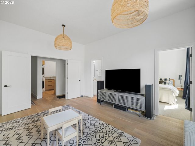 1547 PINE St, Lake Oswego, OR 97034