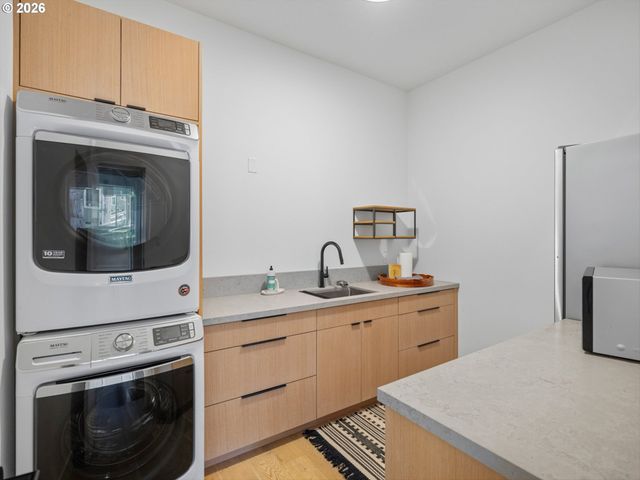 1547 PINE St, Lake Oswego, OR 97034