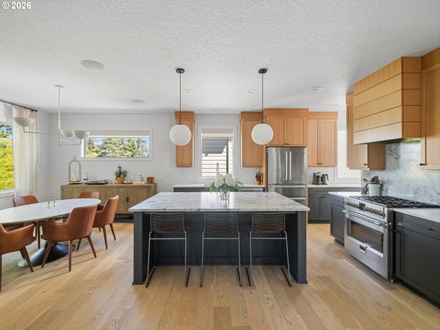 1547 PINE St, Lake Oswego, OR 97034