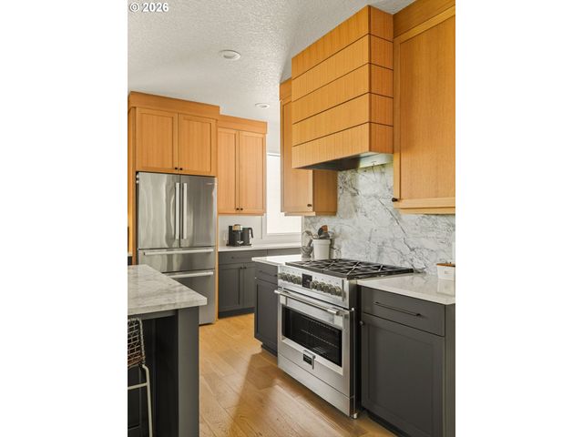 1547 PINE St, Lake Oswego, OR 97034