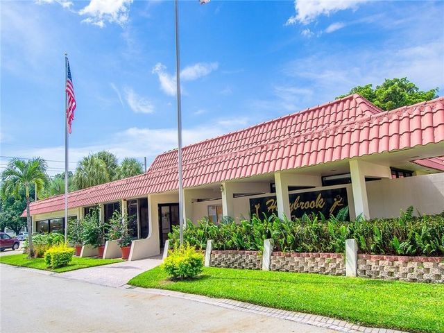 9800 N Hollybrook Lake Drive 202, Pembroke Pines, FL 33025