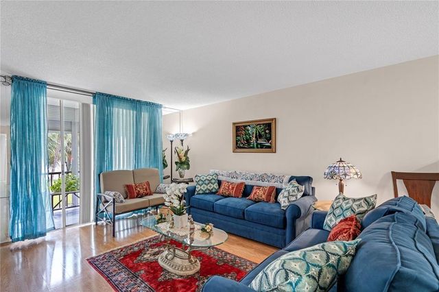 9800 N Hollybrook Lake Drive 202, Pembroke Pines, FL 33025