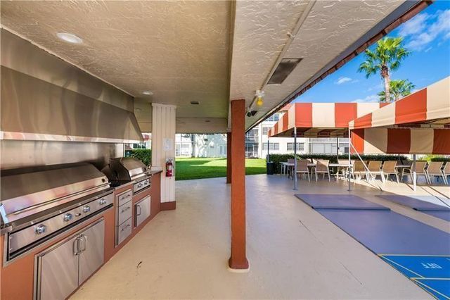 9800 N Hollybrook Lake Drive 202, Pembroke Pines, FL 33025