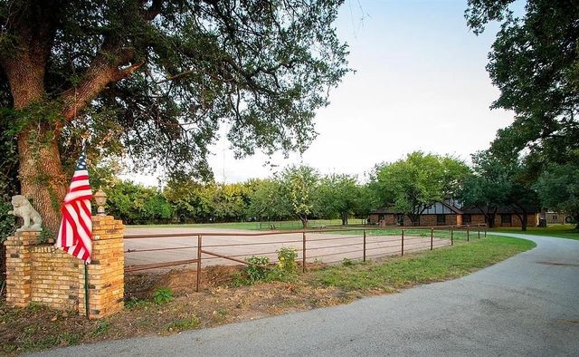 171 County Road 1160, Decatur, TX 76234