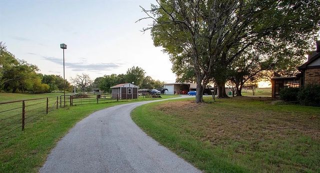 171 County Road 1160, Decatur, TX 76234