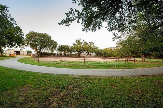 171 County Road 1160, Decatur, TX 76234