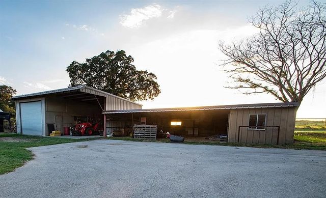 171 County Road 1160, Decatur, TX 76234
