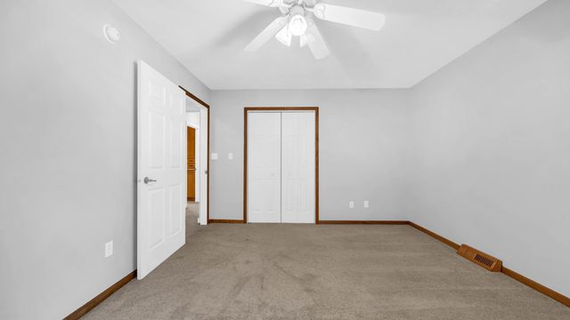 2713 61st Street Lane, Vinton, IA 52349