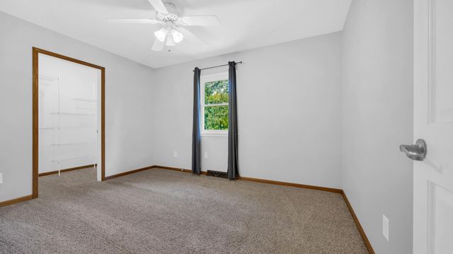 2713 61st Street Lane, Vinton, IA 52349