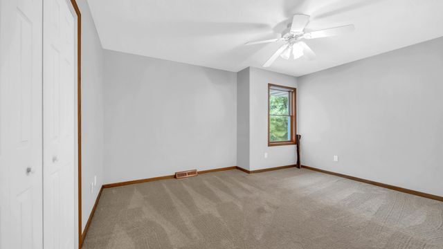 2713 61st Street Lane, Vinton, IA 52349