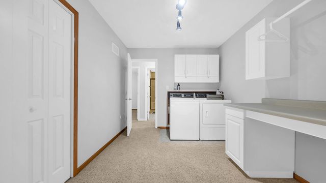 2713 61st Street Lane, Vinton, IA 52349