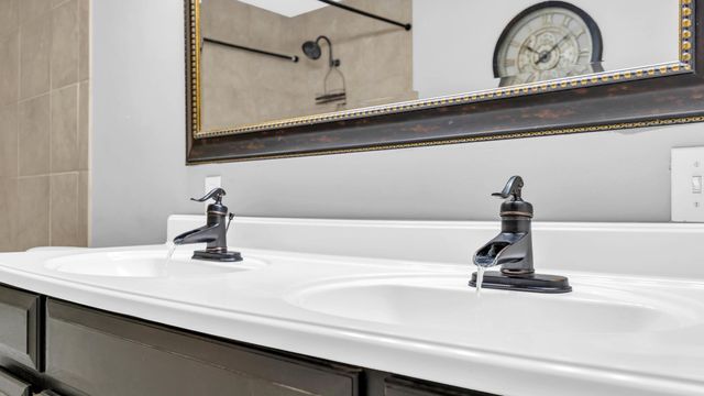 2713 61st Street Lane, Vinton, IA 52349